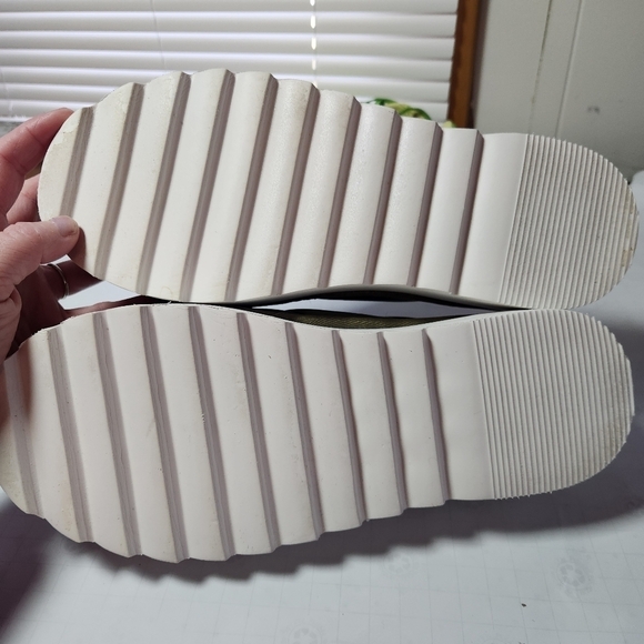 Maeve Hunter Green Puffy Platform Slippers Size Medium 8-9 - Picture 7 of 16